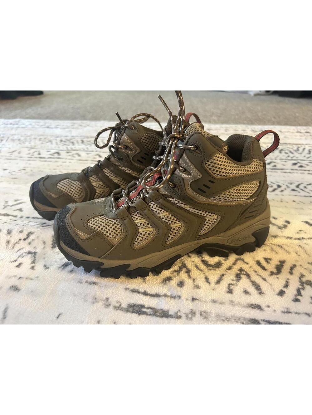 Cabela's women’s Hiking Boots Size 6